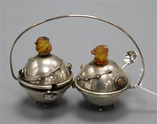 A Polish 925 white metal and amber set double condiment stand with two spoons, width 12.4cm.